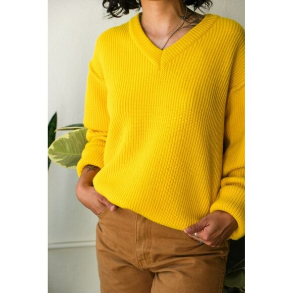 Vintage Contemporary Casuals Ladies Bright Yellow V-Neck Sweater Size Medium - Picture 1 of 8